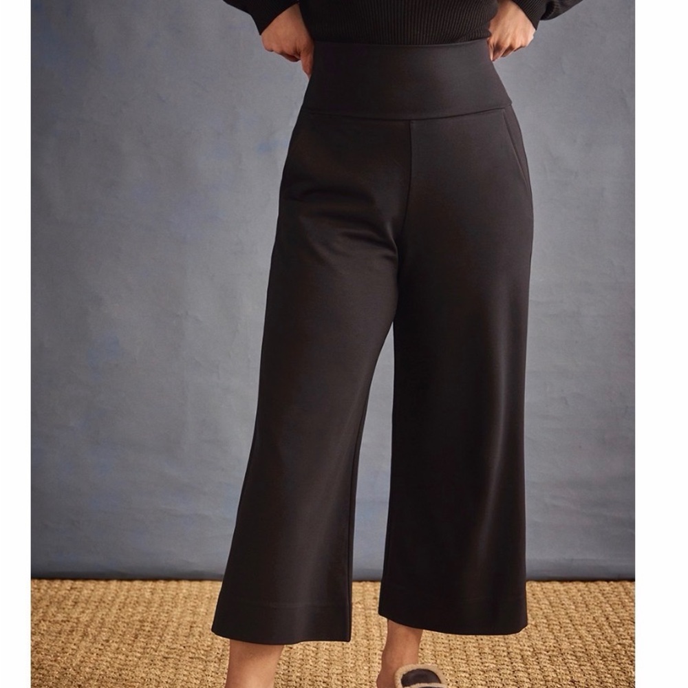 Cabi Chance Crops - Picture 4 of 7